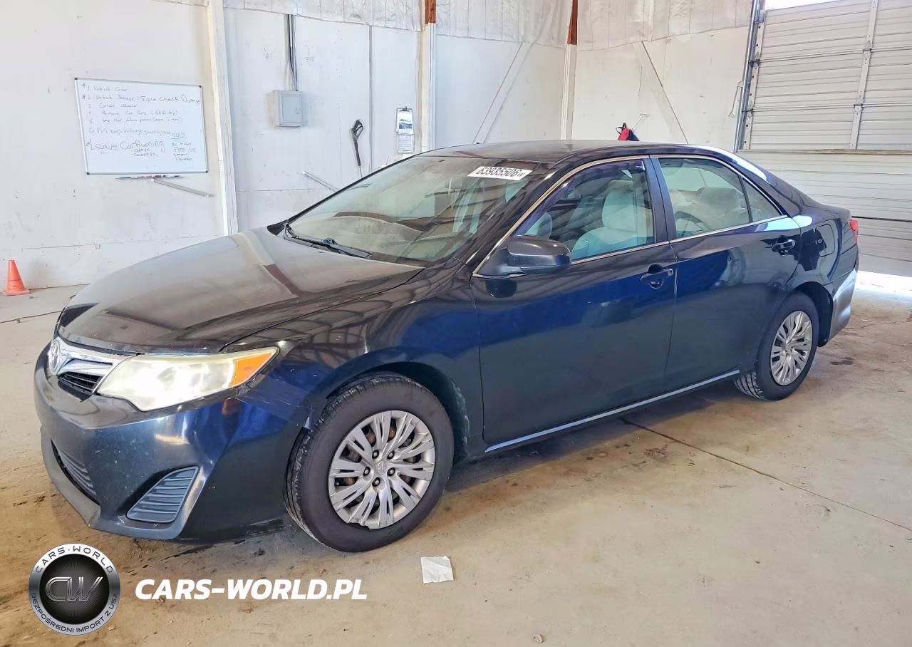 2012 Toyota Camry Le – zdjęcie 1 z 12
