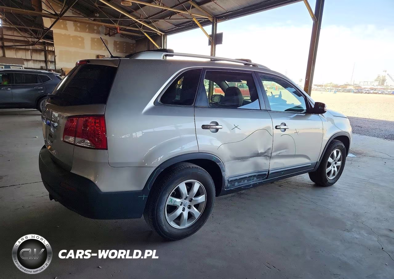 2013 Kia Sorento Lx VIN:5XYKT4A67DG370713 - 3