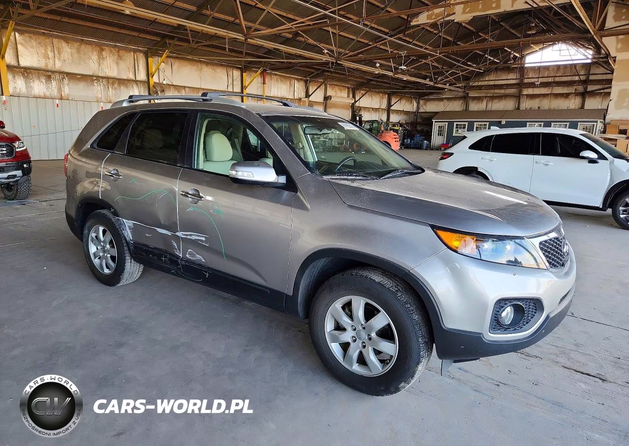 2013 Kia Sorento Lx VIN:5XYKT4A67DG370713 - 4