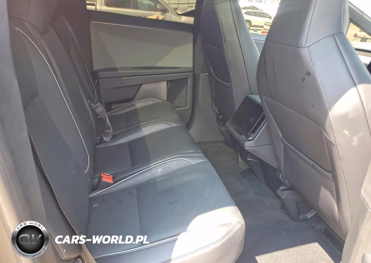 2025 Tesla Cybertruck VIN:7G2CEHED9SA069485 - 10