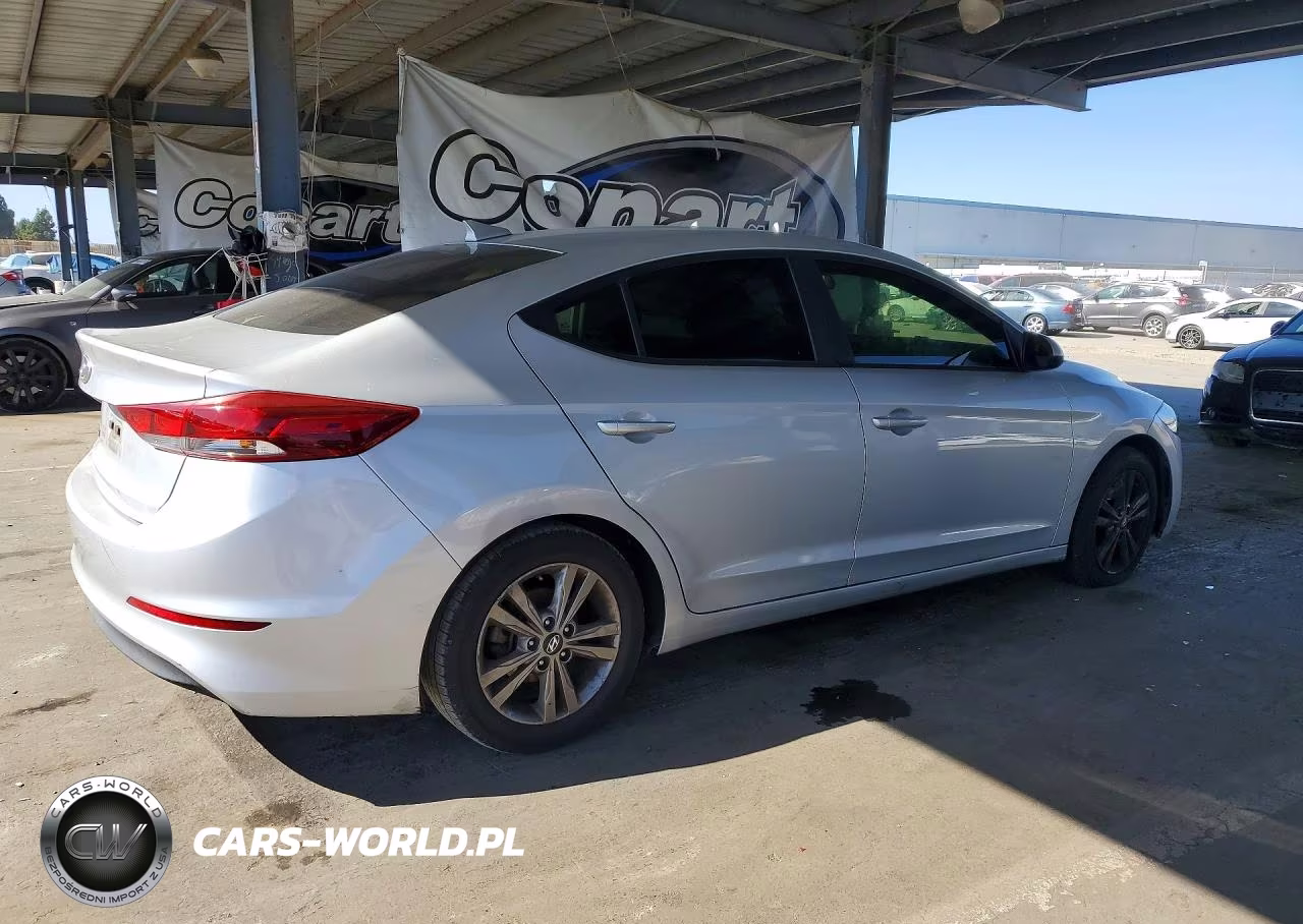 2018 Hyundai Elantra Sel VIN:5NPD84LF5JH217937 - 3
