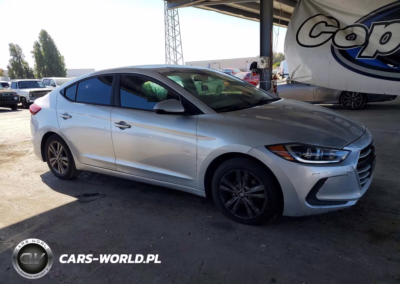 2018 Hyundai Elantra Sel VIN:5NPD84LF5JH217937 - 4