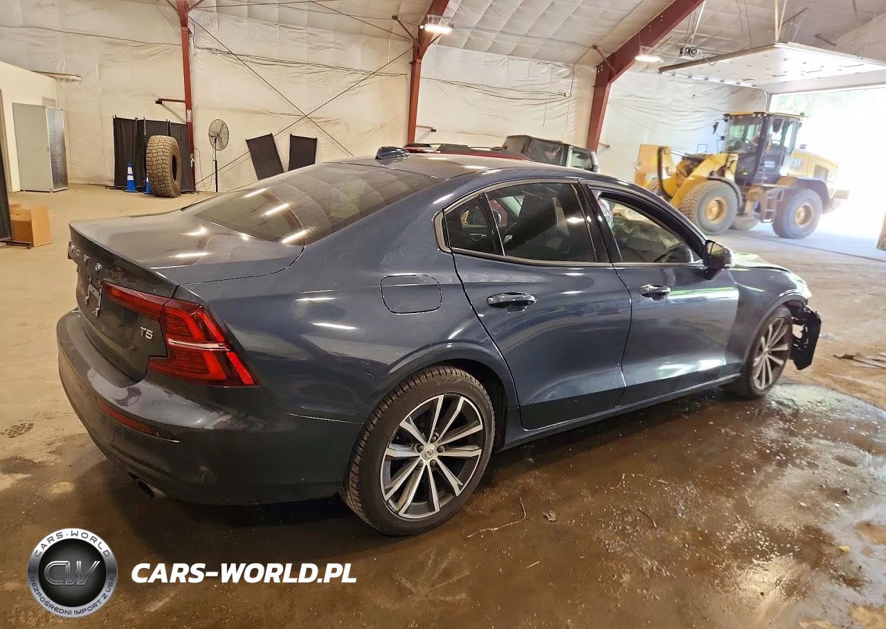 2021 Volvo S60 T5 Momentum VIN:7JR102FKXMG096596 - 3