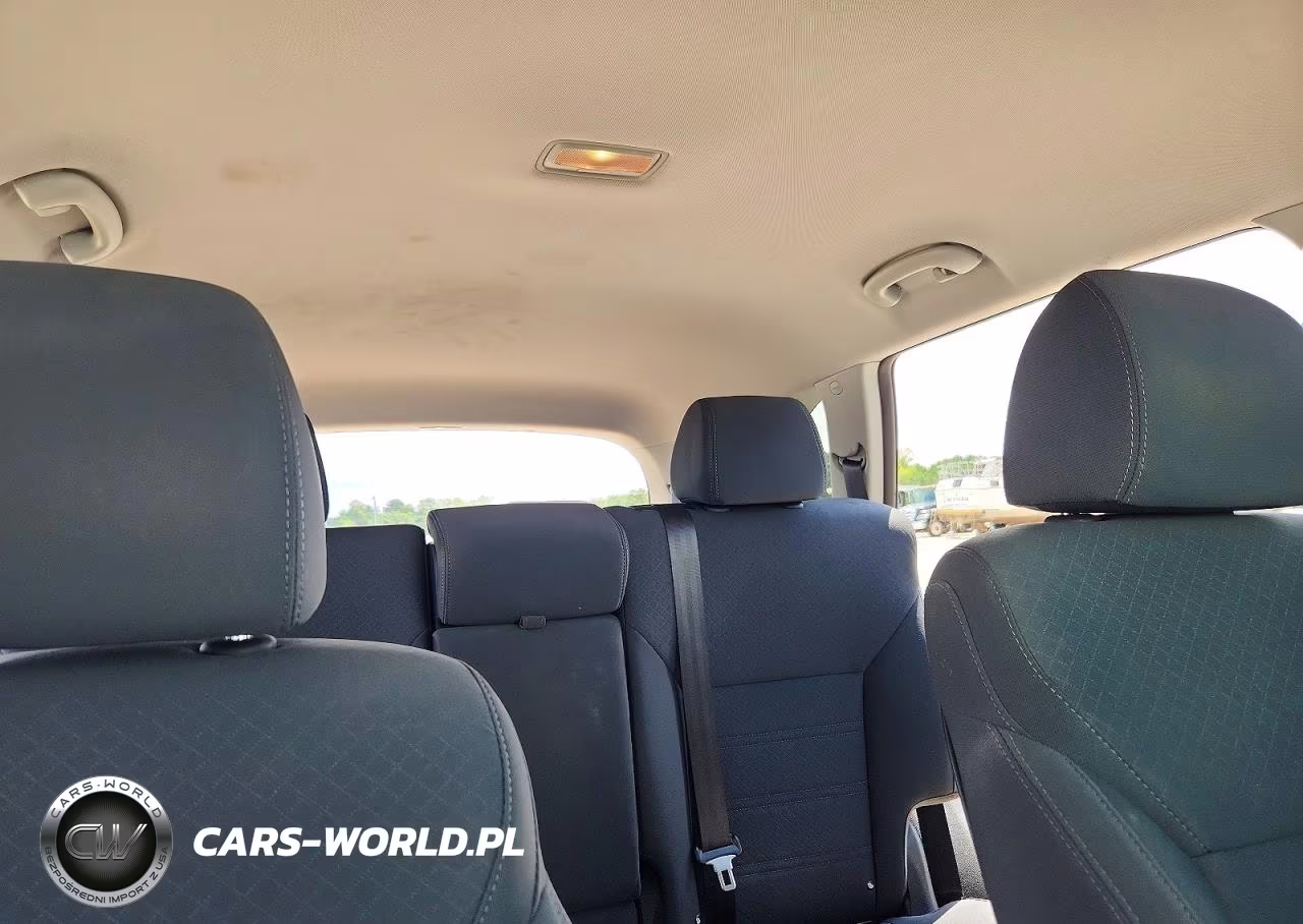 2019 Kia Sorento L VIN:5XYPG4A31KG611131 - 10