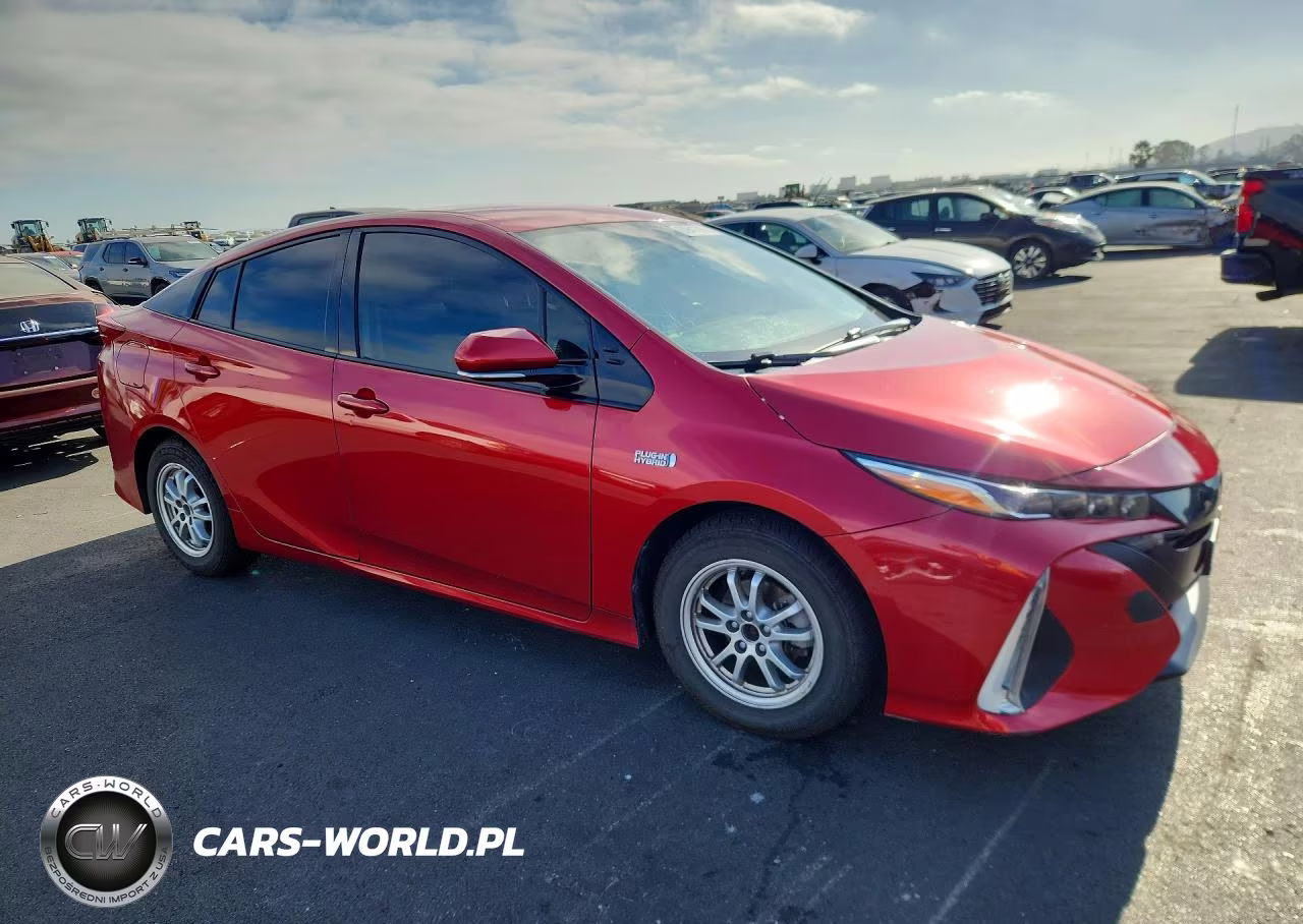 2018 Toyota Prius Prime Premium VIN:JTDKARFP9J3075312 - 4