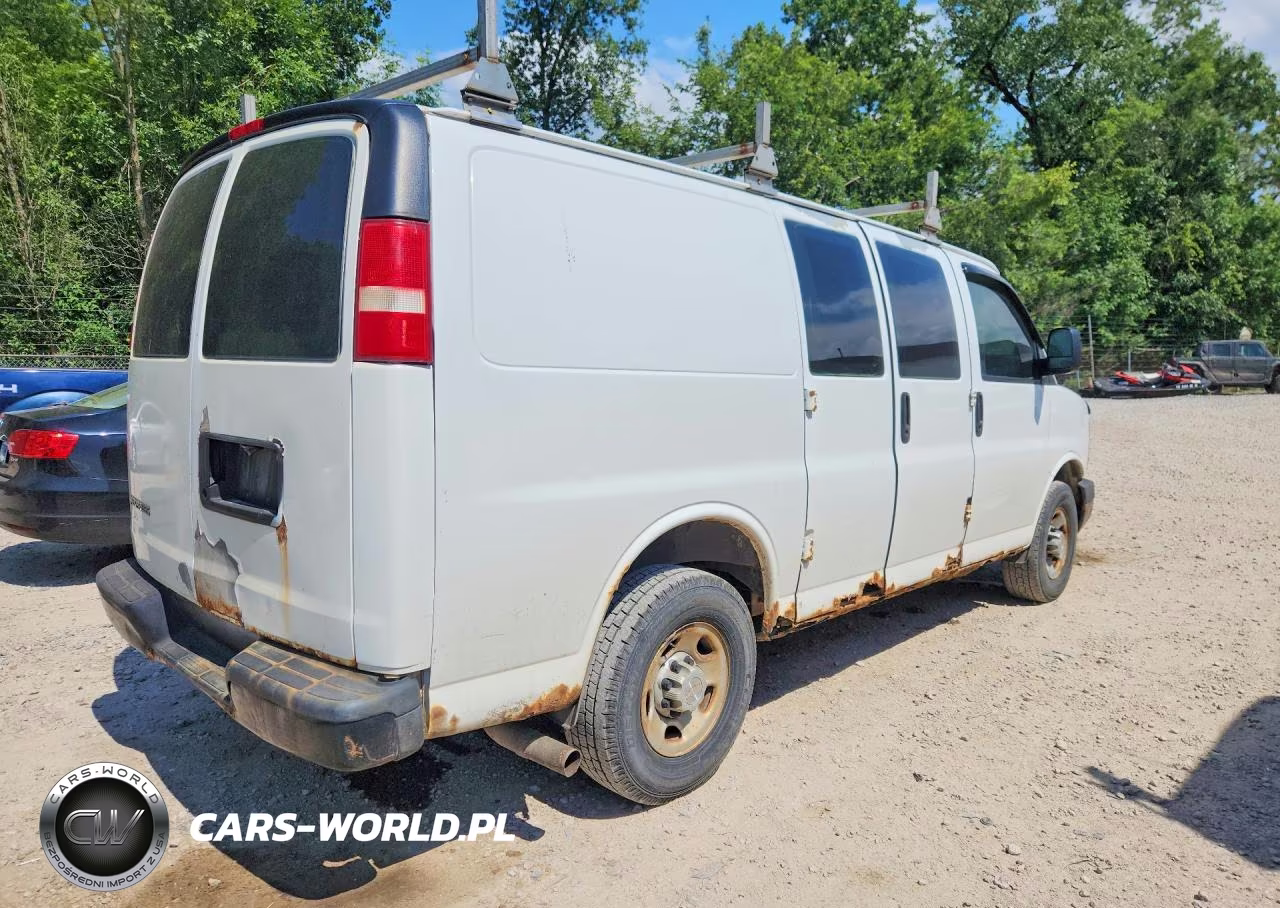 2009 Chevrolet Express G2500 VIN:1GCGG25C591135653 - 3