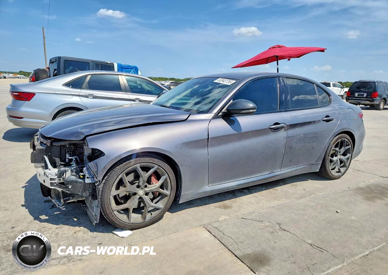 2020 Alfa Romeo Giulia – zdjęcie 1 z 13