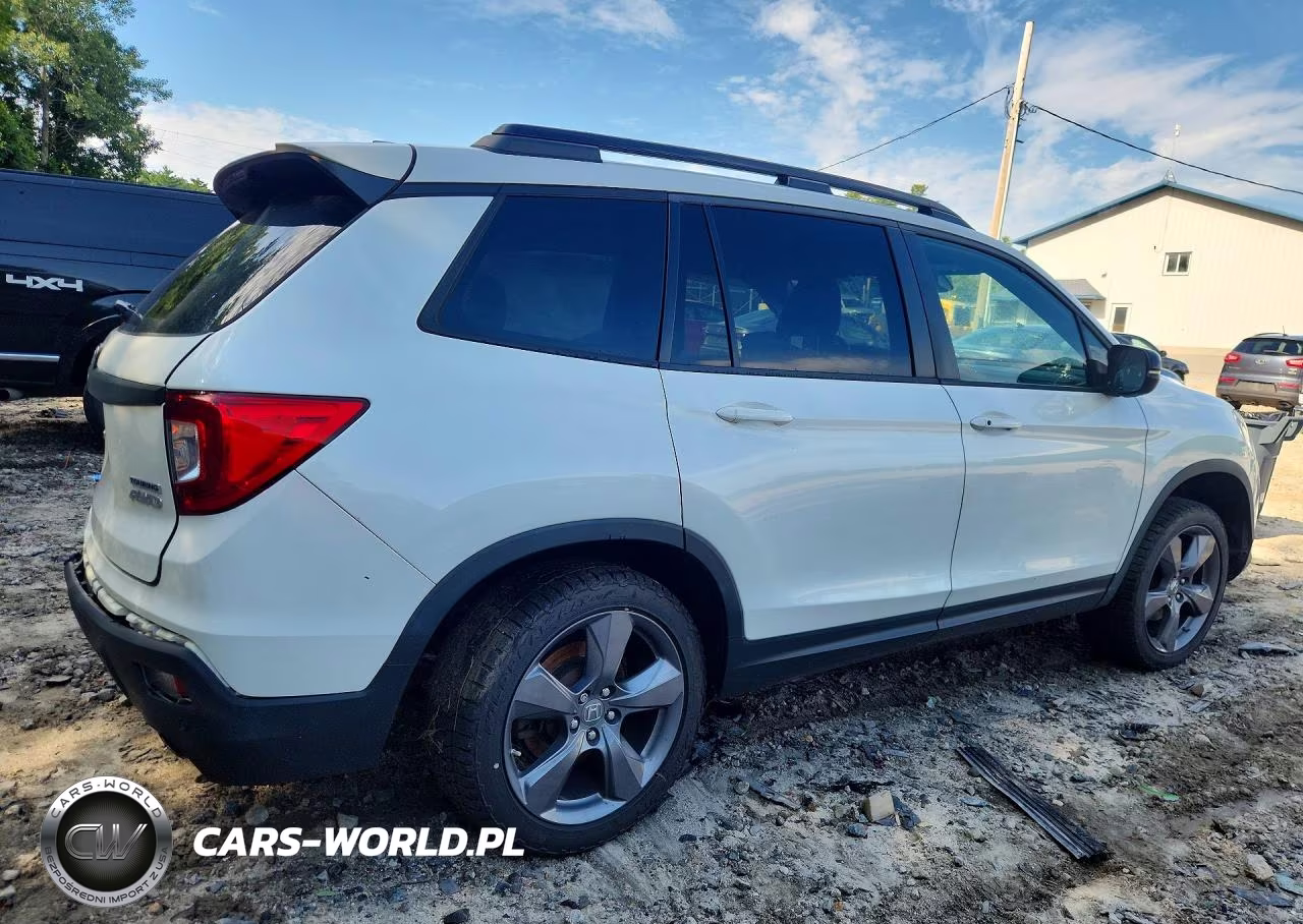 2020 Honda Passport Touring VIN:5FNYF8H94LB002844 - 3