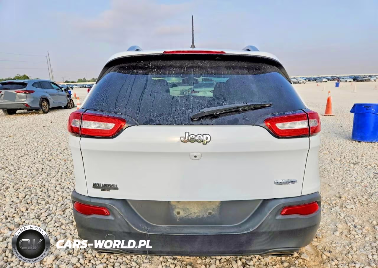 2017 Jeep Cherokee Latitude VIN:1C4PJLCS1HW663323 - 6