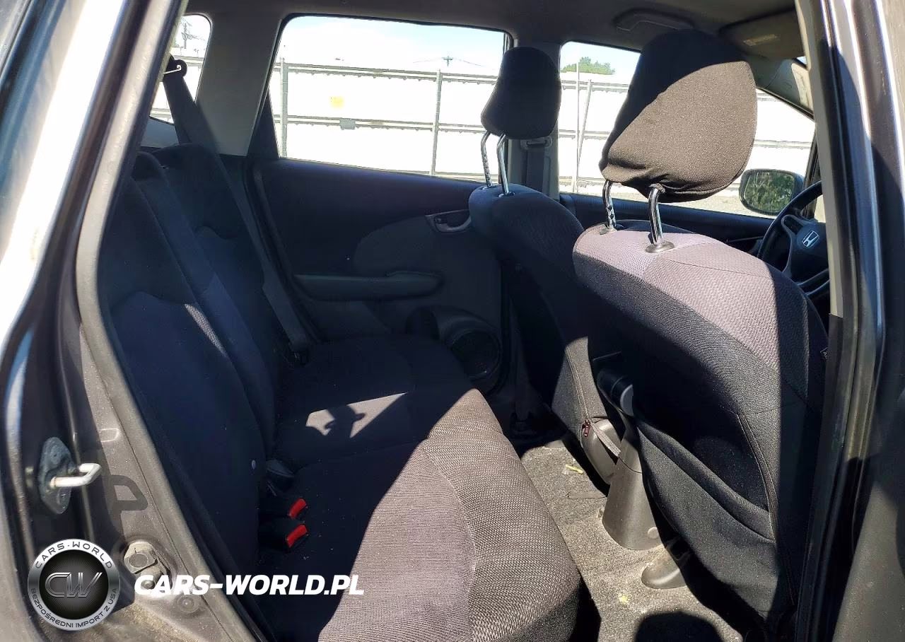 2013 Honda Fit Sport VIN:JHMGE8H51DC070253 - 10