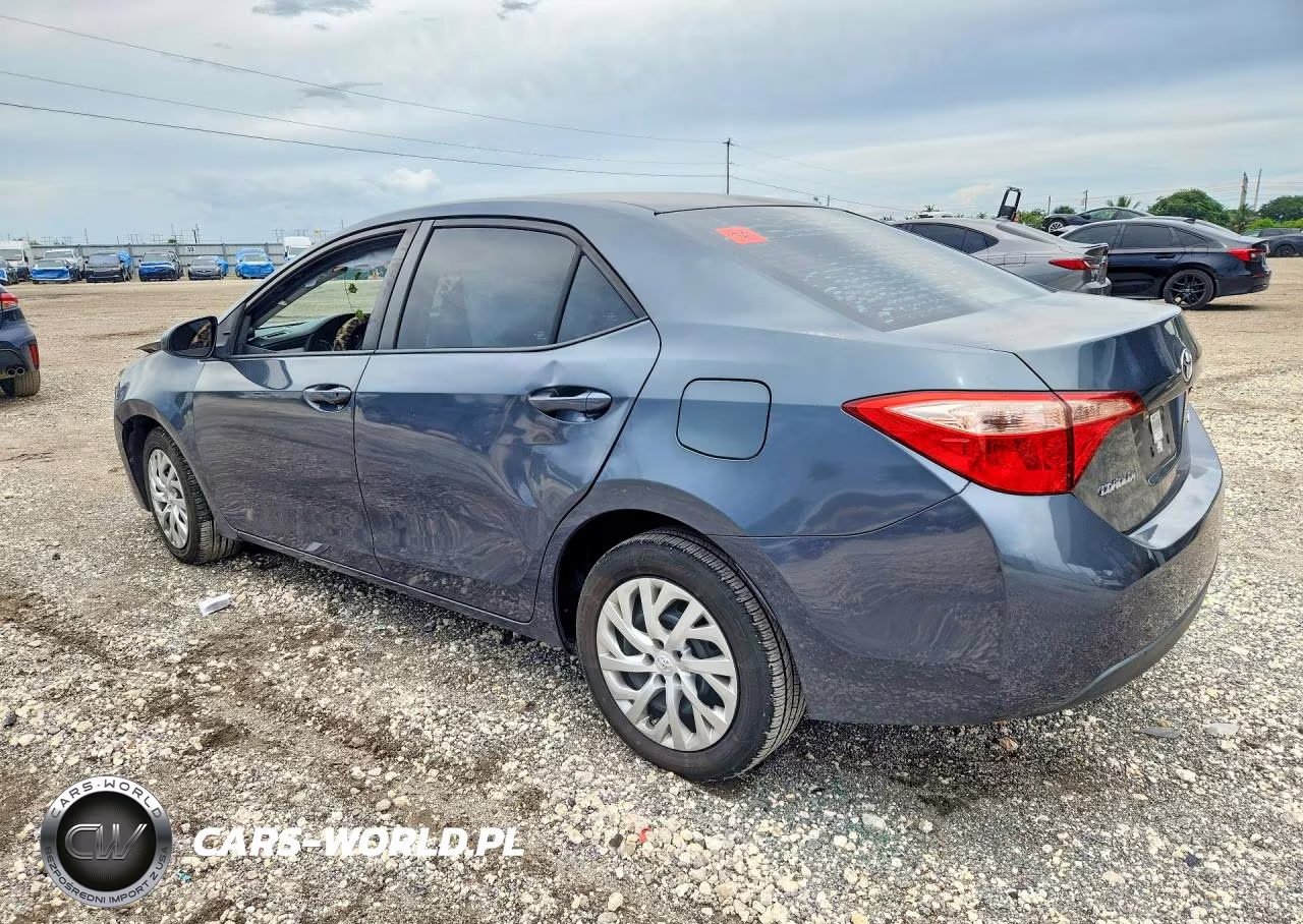 2018 Toyota Corolla Le VIN:5YFBURHE4JP829906 - 2