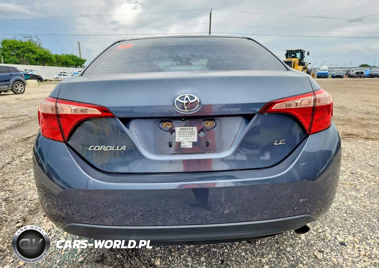 2018 Toyota Corolla Le VIN:5YFBURHE4JP829906 - 6