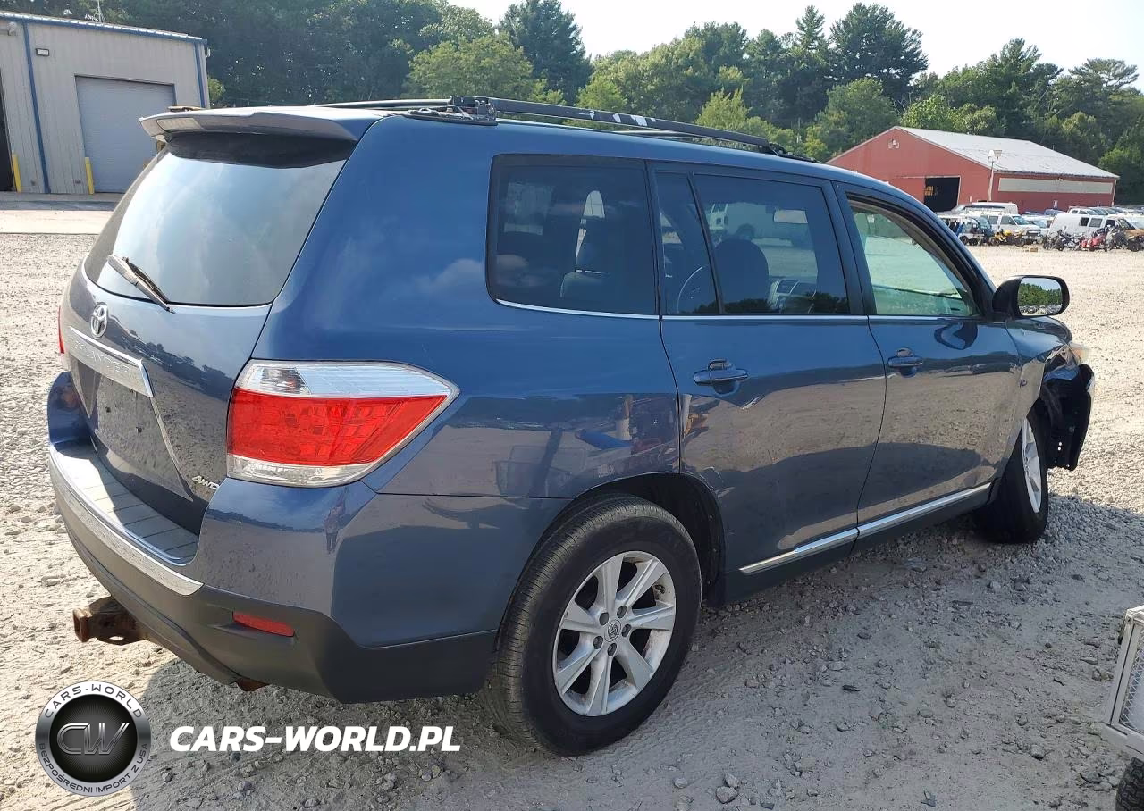 2013 Toyota Highlander Base VIN:5TDBK3EH0DS202875 - 3