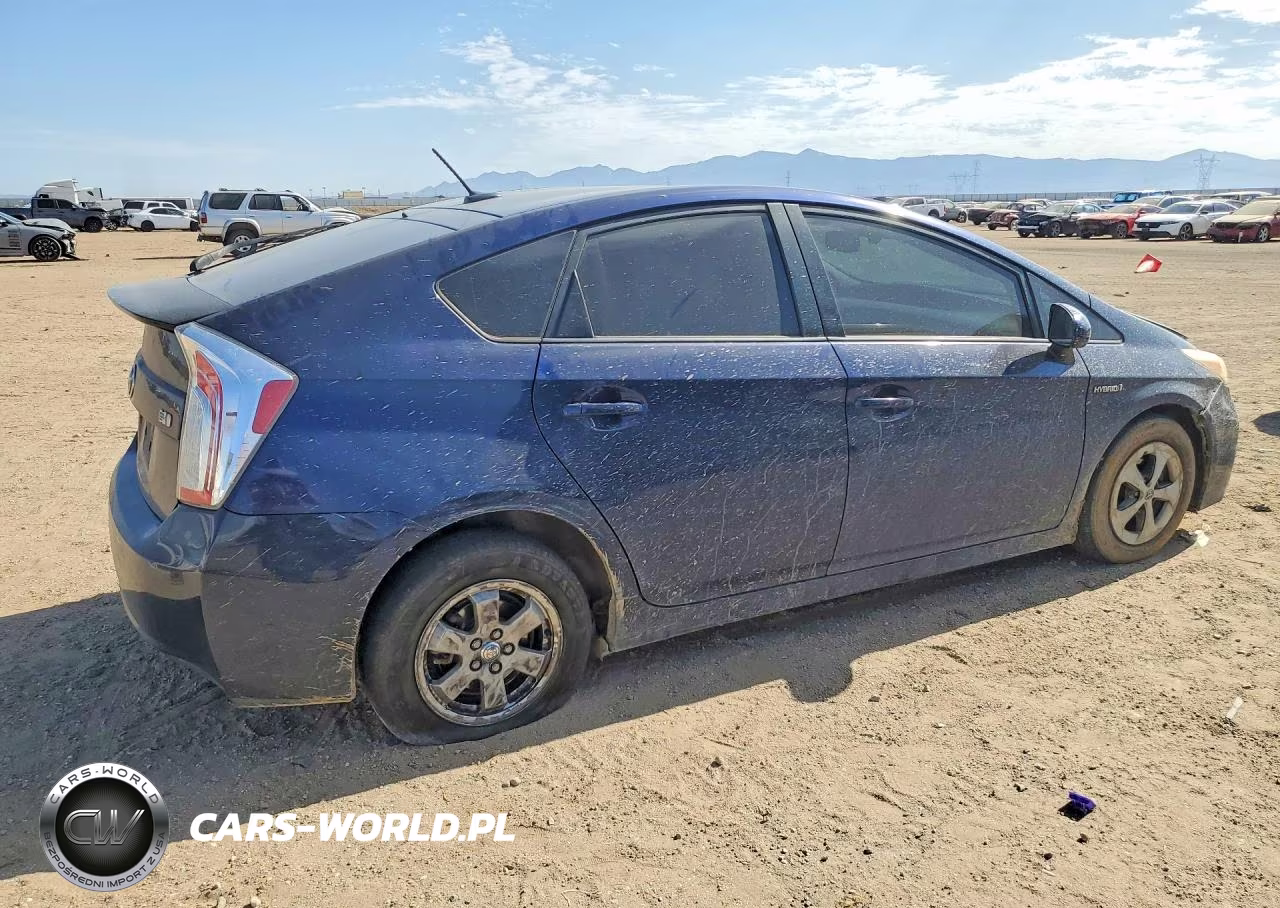 2012 Toyota Prius Four VIN:JTDKN3DU3C1547366 - 3