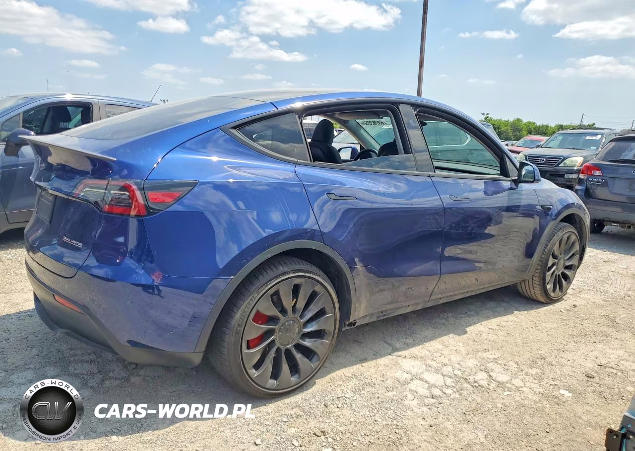2023 Tesla Model Y VIN:7SAYGDEF7PF866070 - 3