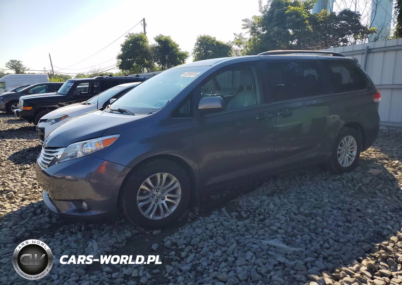 2013 Toyota Sienna Xle 8-Passenger – zdjęcie 1 z 13