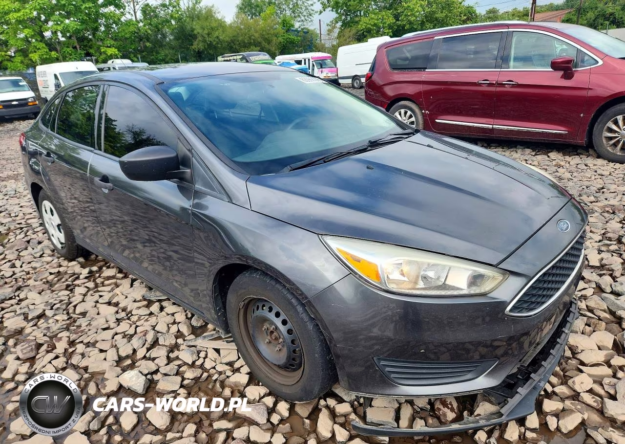 2018 Ford Focus S VIN:1FADP3E22JL298596 - 4