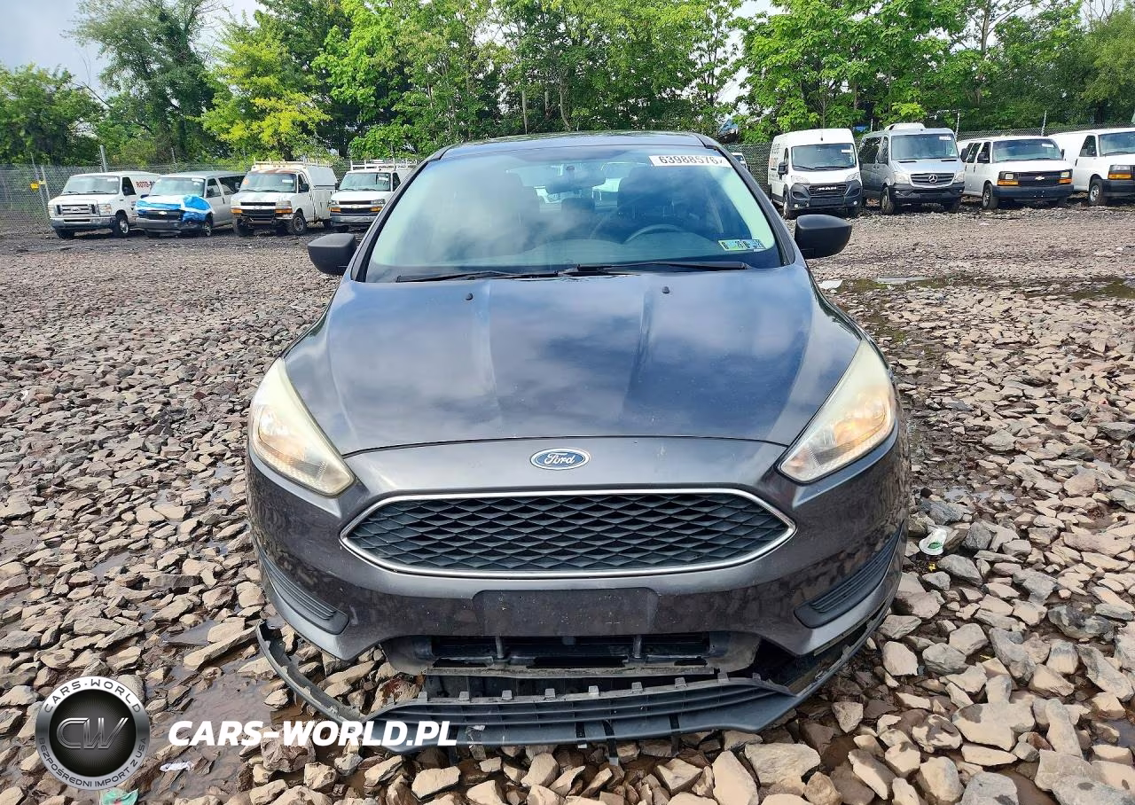 2018 Ford Focus S VIN:1FADP3E22JL298596 - 5