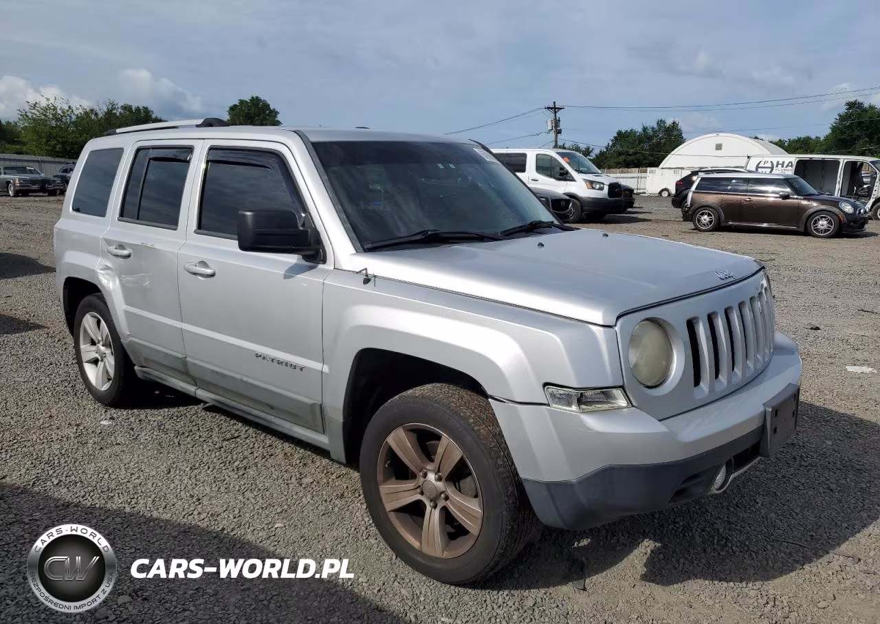 2011 Jeep Patriot Latitude VIN:1J4NF4GB1BD207571 - 4