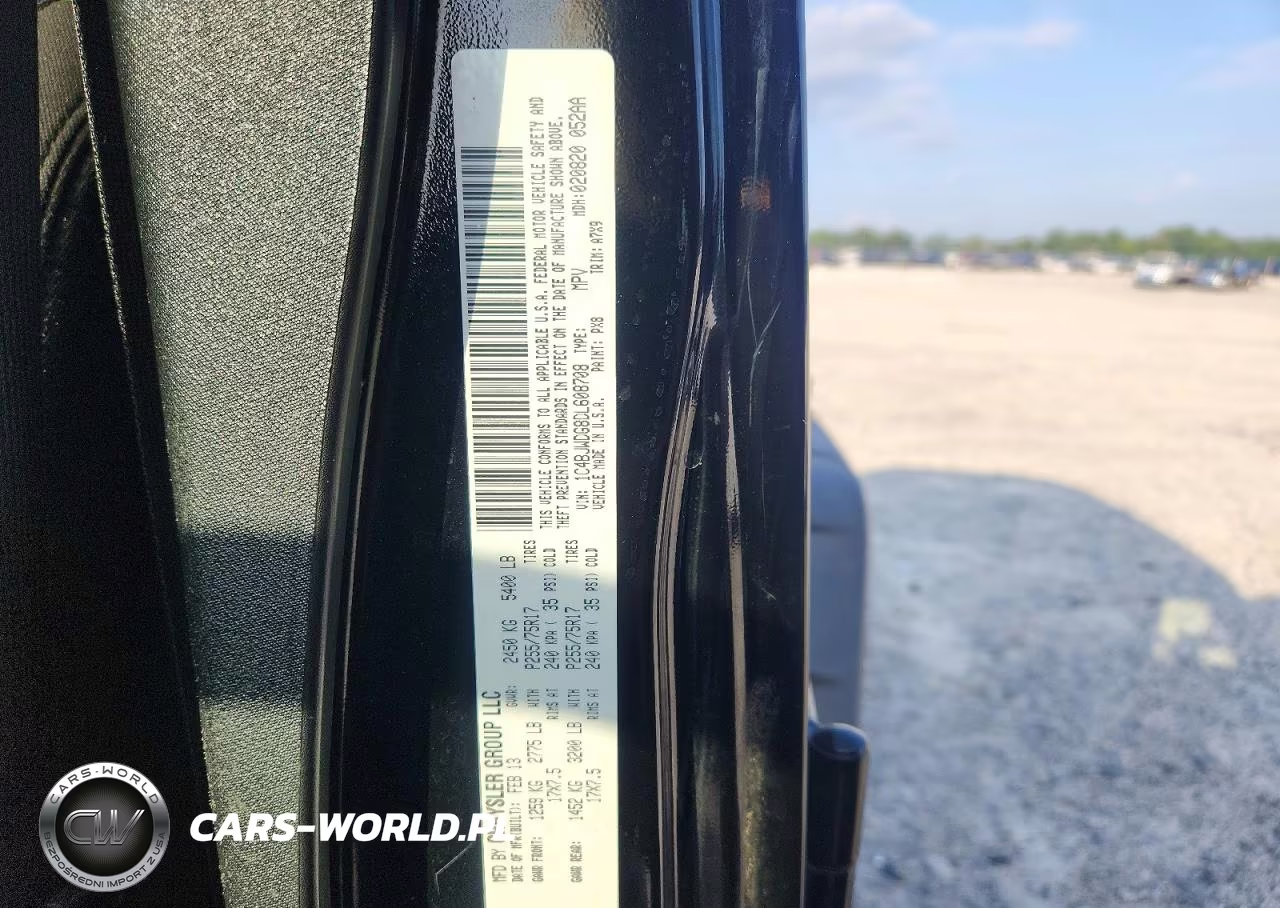 2013 Jeep Wrangler Unlimited Sport VIN:1C4BJWDG8DL608708 - 13