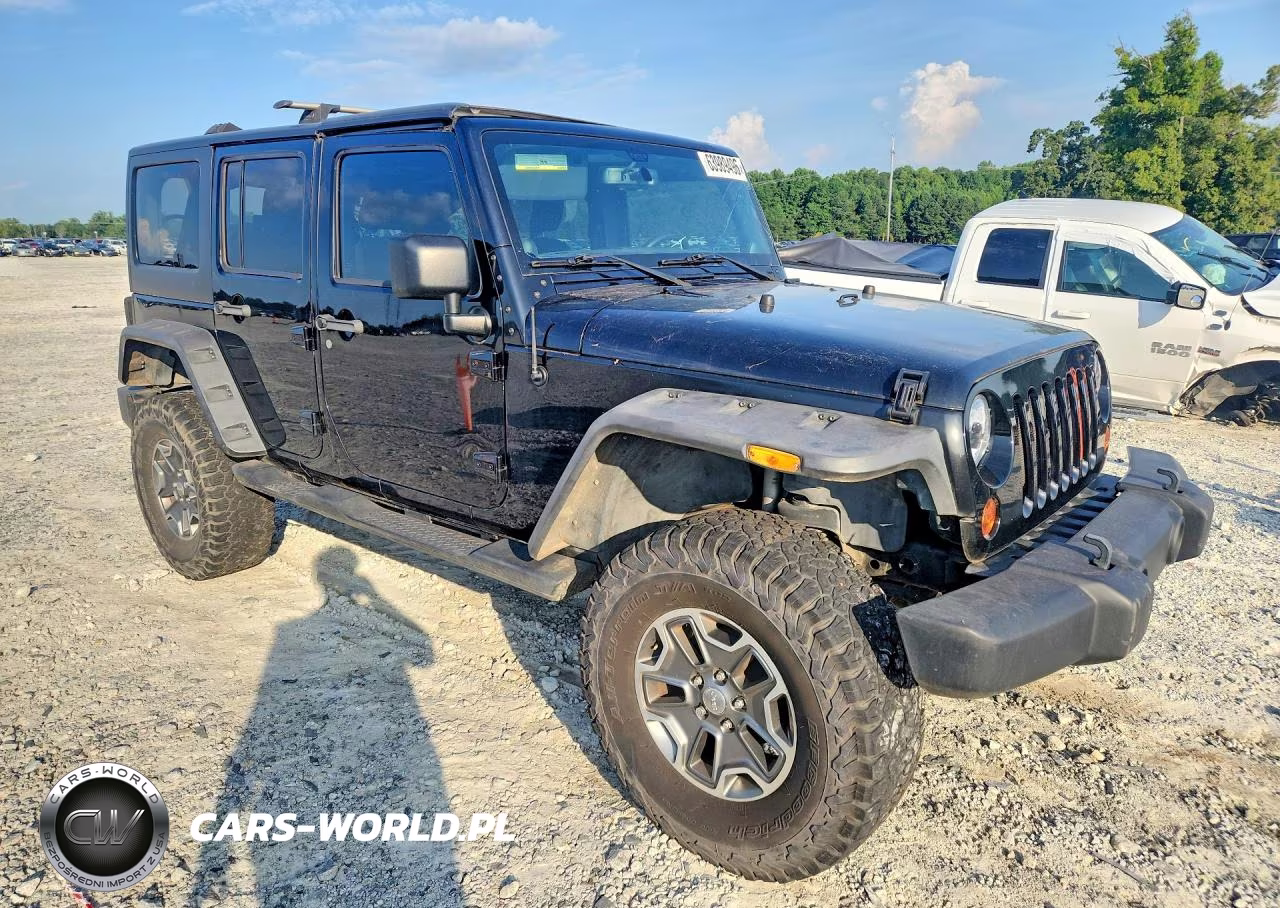 2013 Jeep Wrangler Unlimited Sport VIN:1C4BJWDG8DL608708 - 4