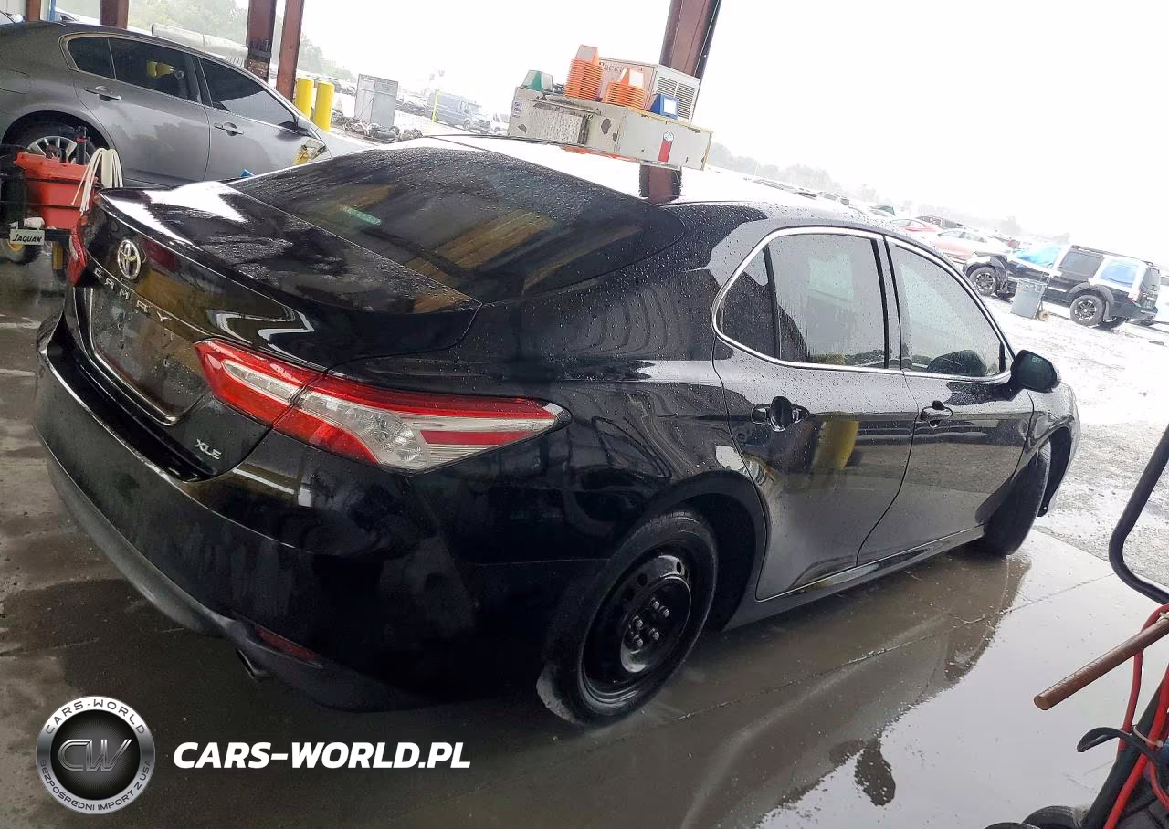 2018 Toyota Camry Xle VIN:4T1B11HK5JU112607 - 3