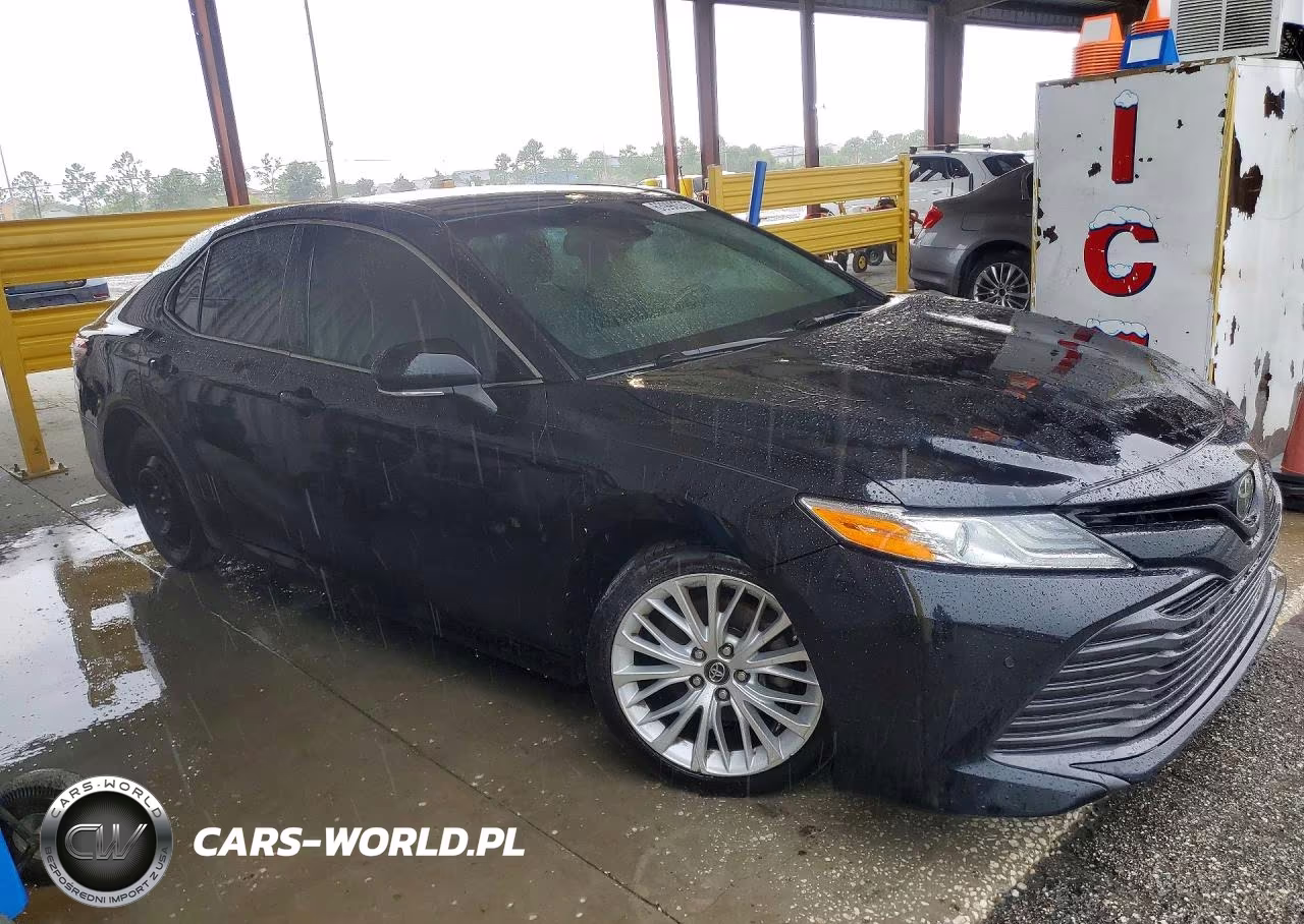 2018 Toyota Camry Xle VIN:4T1B11HK5JU112607 - 4