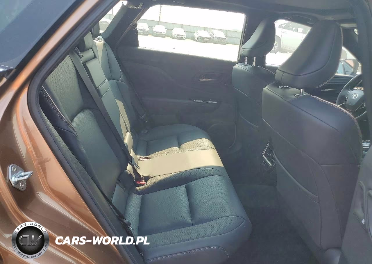 2025 Toyota Crown Signia Limited VIN:JTDACAAJ2S3013505 - 11
