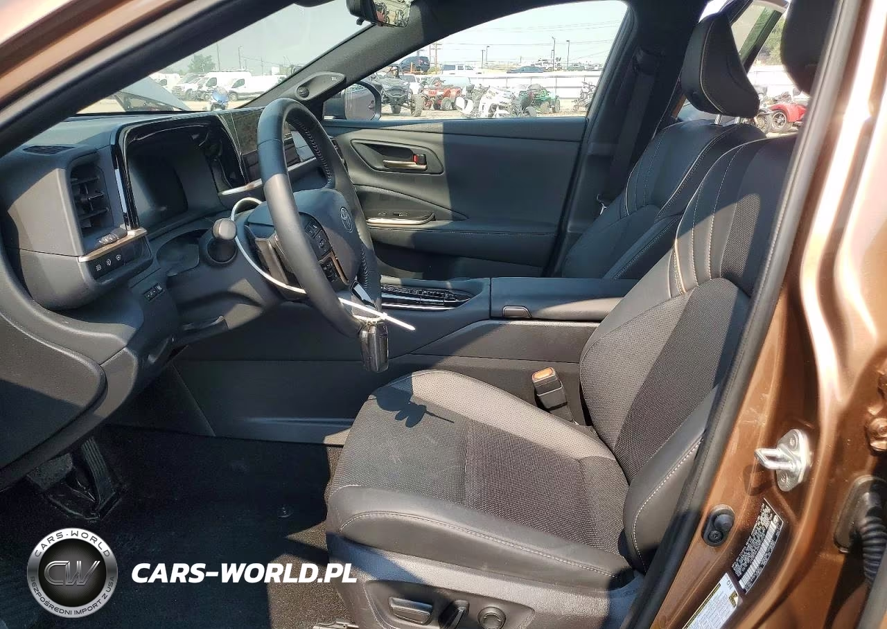 2025 Toyota Crown Signia Limited VIN:JTDACAAJ2S3013505 - 7