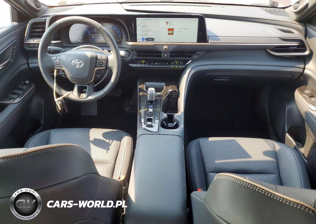 2025 Toyota Crown Signia Limited VIN:JTDACAAJ2S3013505 - 8
