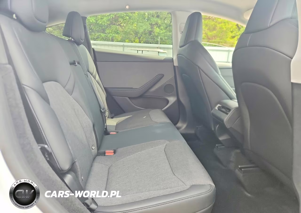 2026 Tesla Model Y VIN:7SAYGDED8TA690698 - 10
