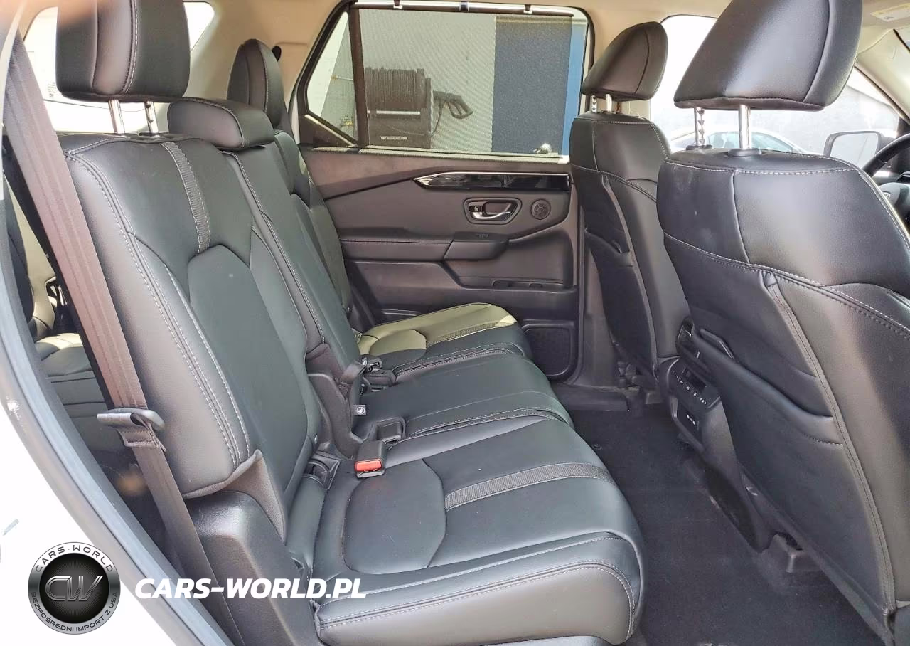 2025 Honda Pilot Touring VIN:5FNYG1H77SB064126 - 11