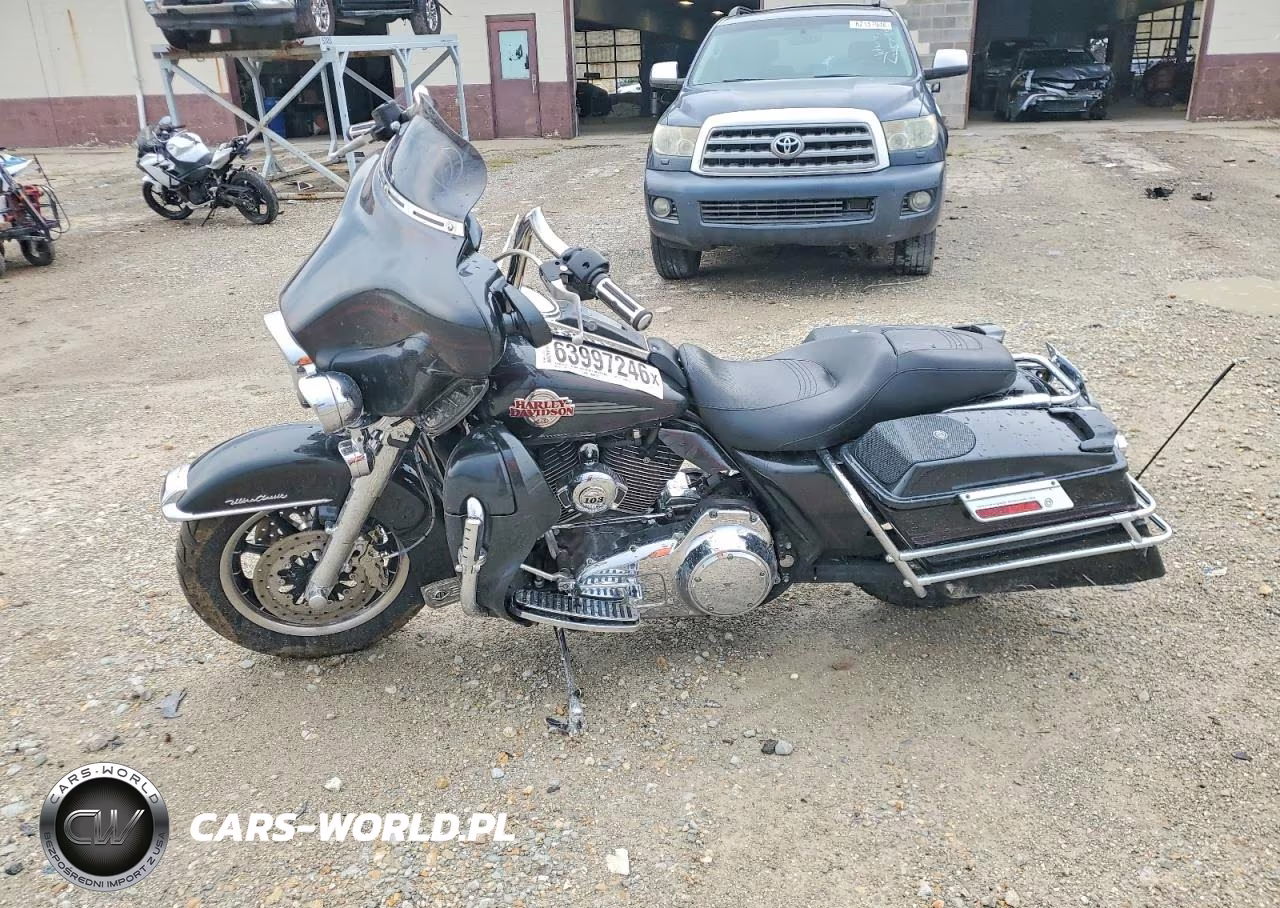 2007 Harley-Davidson Flhtcui VIN:1HD1FC4127Y718215 - 3