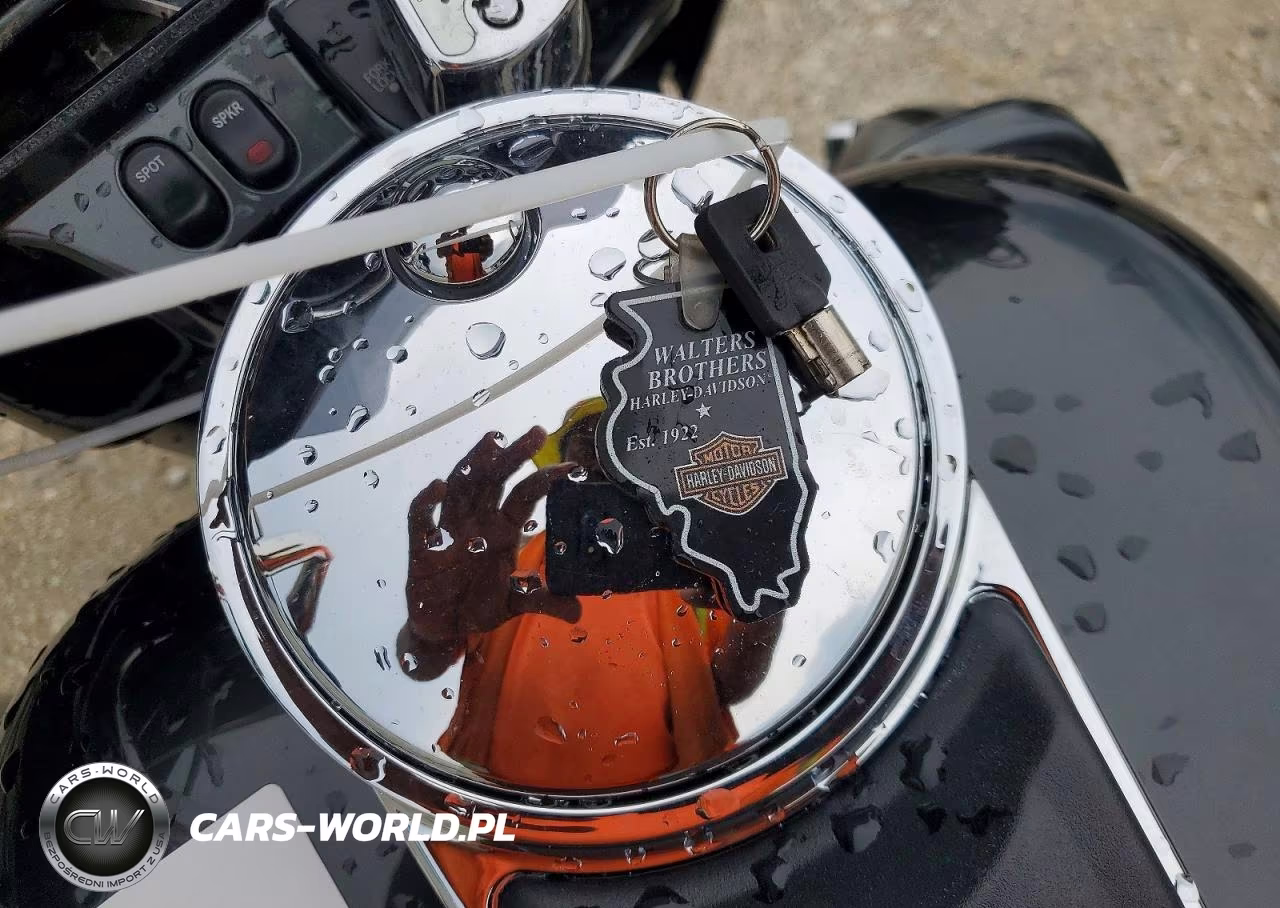 2007 Harley-Davidson Flhtcui VIN:1HD1FC4127Y718215 - 8