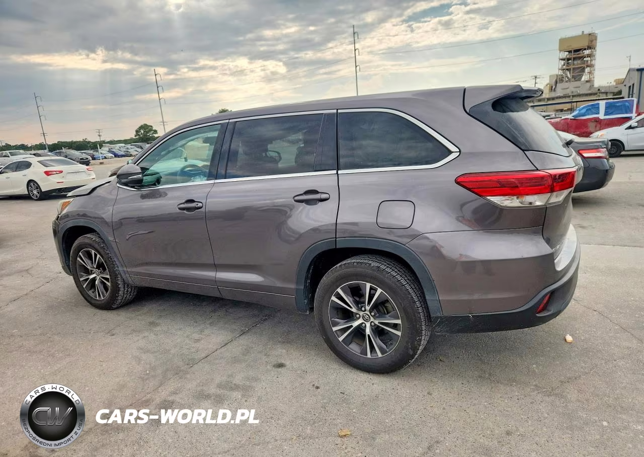 2018 Toyota Highlander Le VIN:5TDZARFH6JS035338 - 2