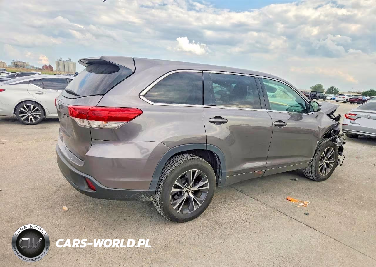 2018 Toyota Highlander Le VIN:5TDZARFH6JS035338 - 3