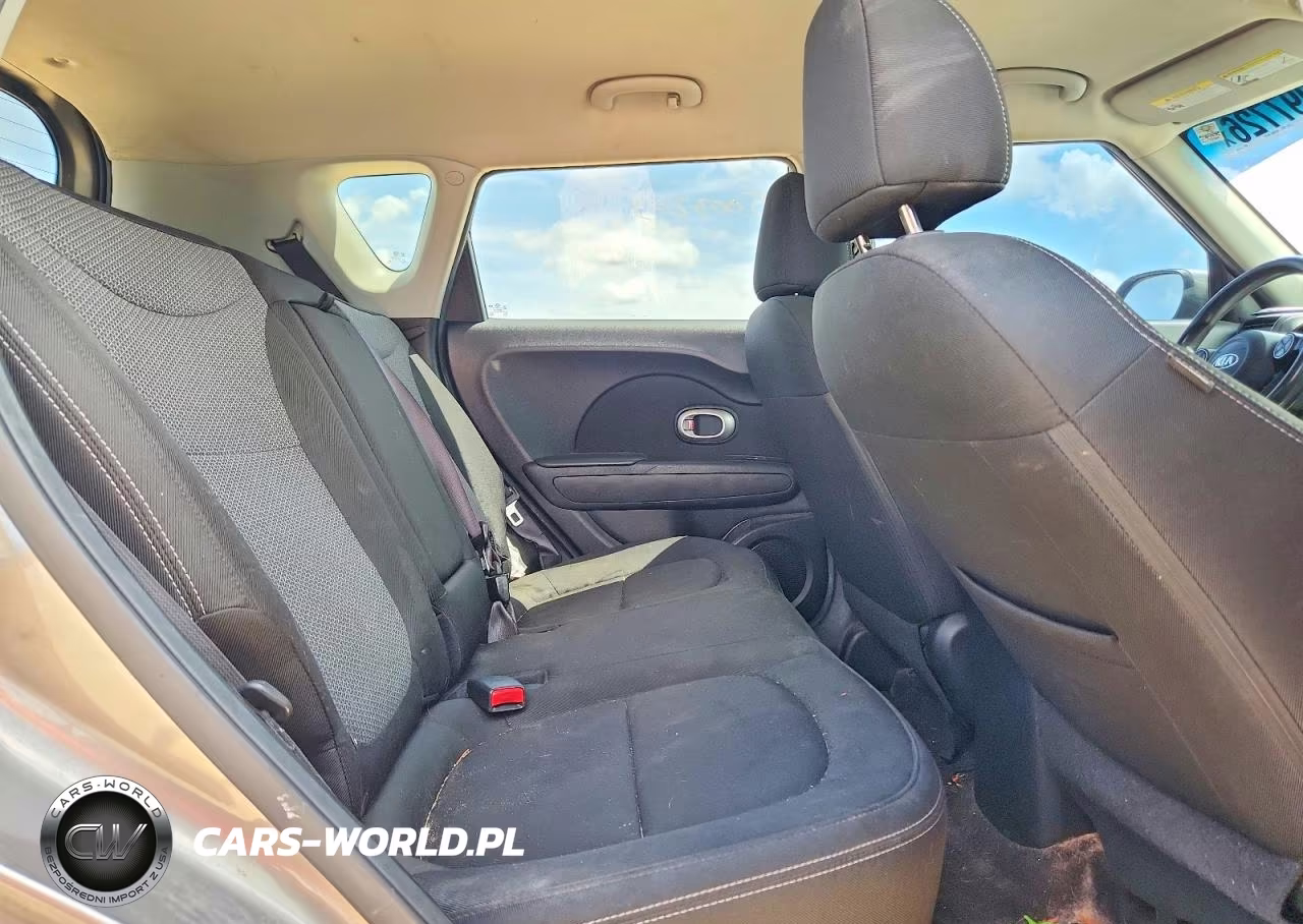 2018 Kia Soul + VIN:KNDJP3A5XJ7518721 - 10