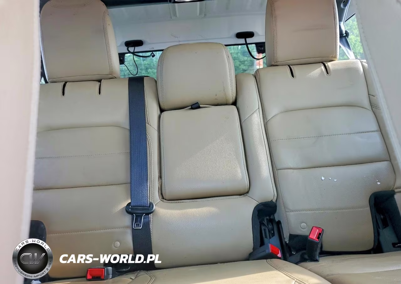 2018 Jeep Wrangler Unlimited Sahara VIN:1C4HJXEG9JW296990 - 10