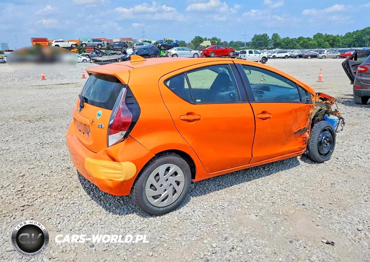 2016 Toyota Prius C Two VIN:JTDKDTB3XG1130927 - 3