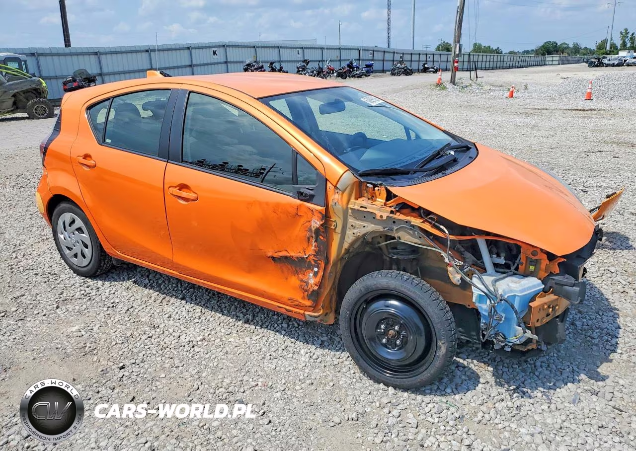 2016 Toyota Prius C Two VIN:JTDKDTB3XG1130927 - 4