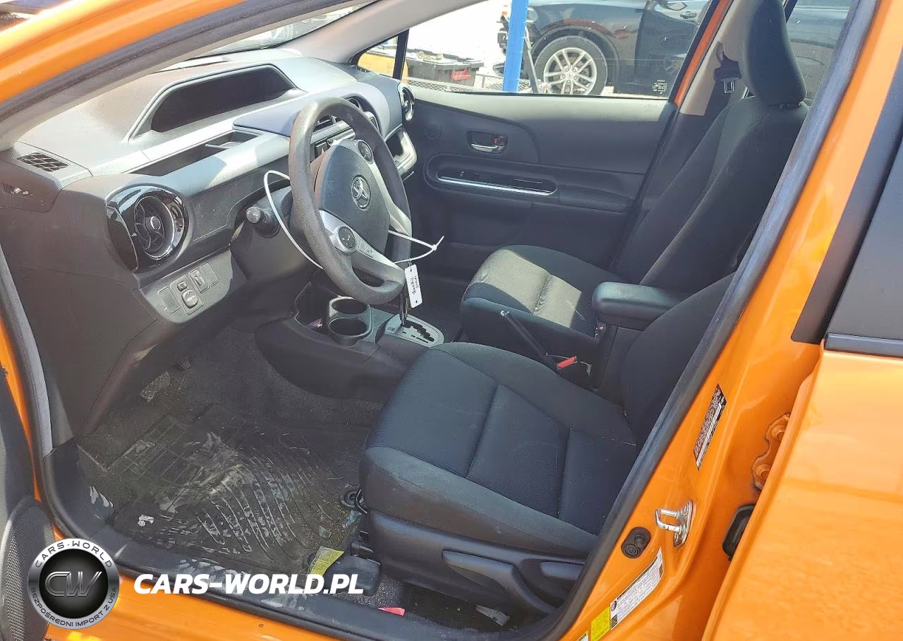 2016 Toyota Prius C Two VIN:JTDKDTB3XG1130927 - 7