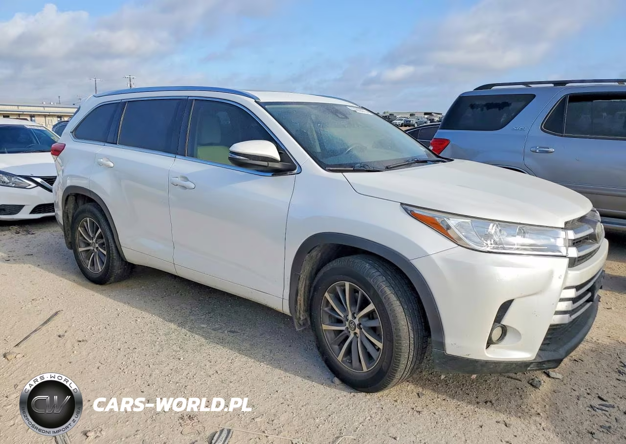 2017 Toyota Highlander Xle VIN:5TDJZRFH0HS416912 - 4