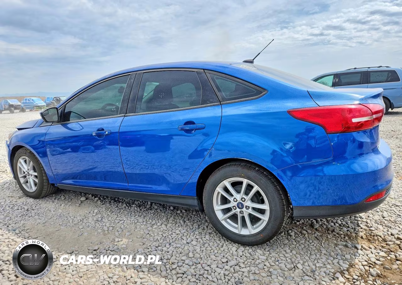 2018 Ford Focus Se VIN:1FADP3F26JL312417 - 2