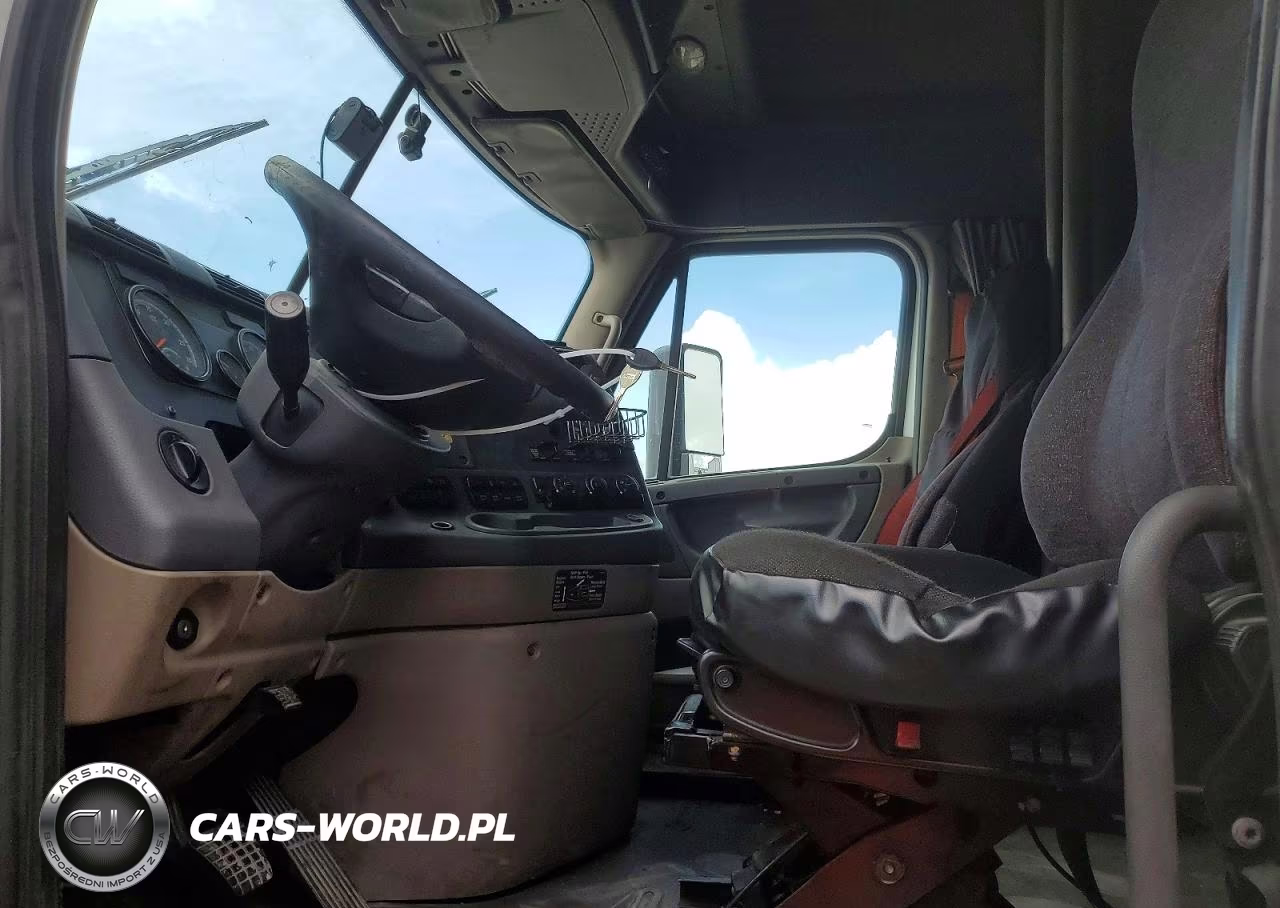 2015 Freightliner Cascadia 125 VIN:1FUJGLD57FLGJ0097 - 7