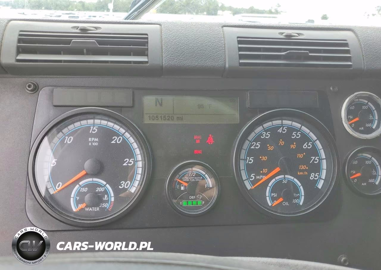 2015 Freightliner Cascadia 125 VIN:1FUJGLD57FLGJ0097 - 9