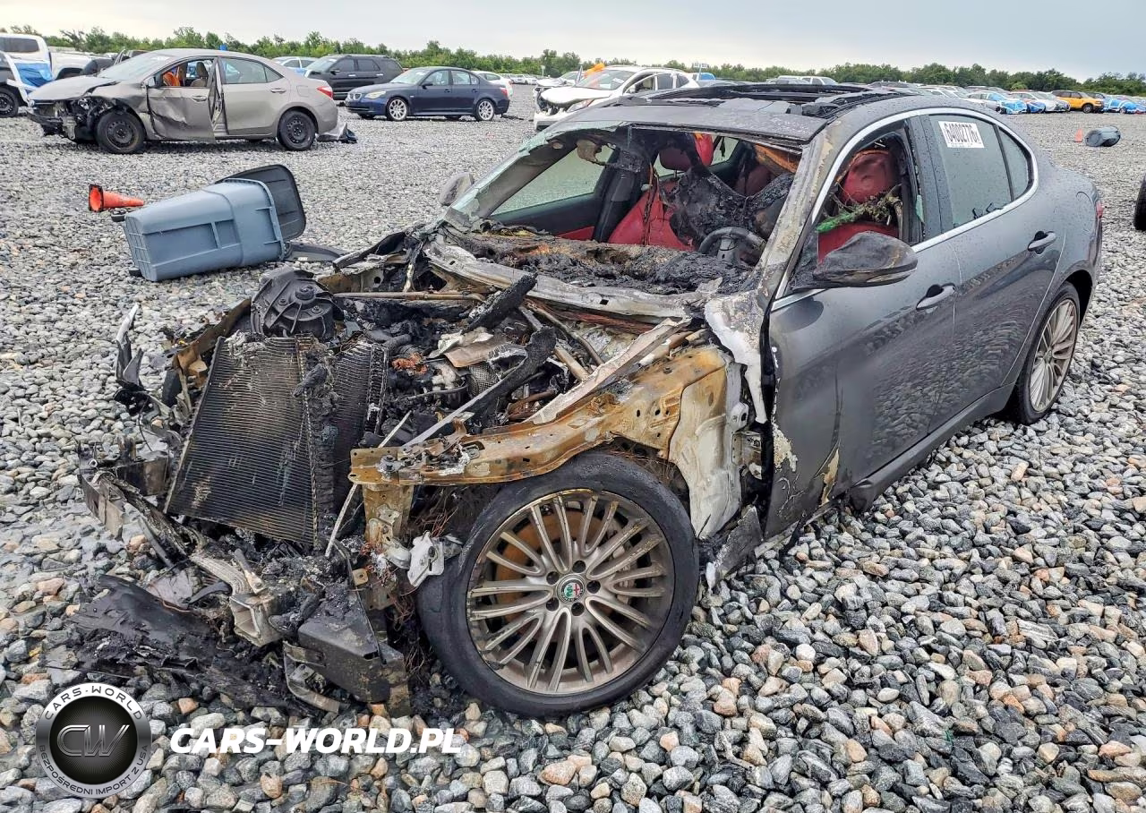 2018 Alfa Romeo Giulia Ti VIN:ZARFAECN4J7592156 - 1