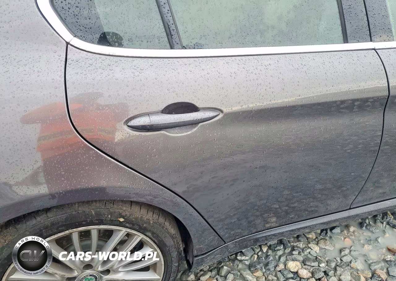2018 Alfa Romeo Giulia Ti VIN:ZARFAECN4J7592156 - 10