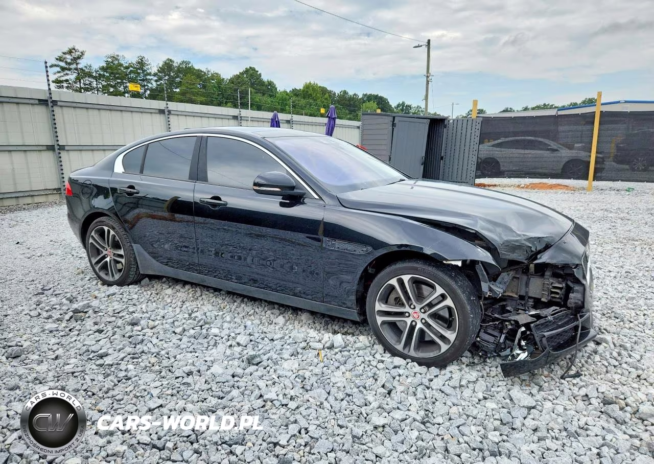 2017 Jaguar Xe Premium VIN:SAJAJ4BV6HA972484 - 4