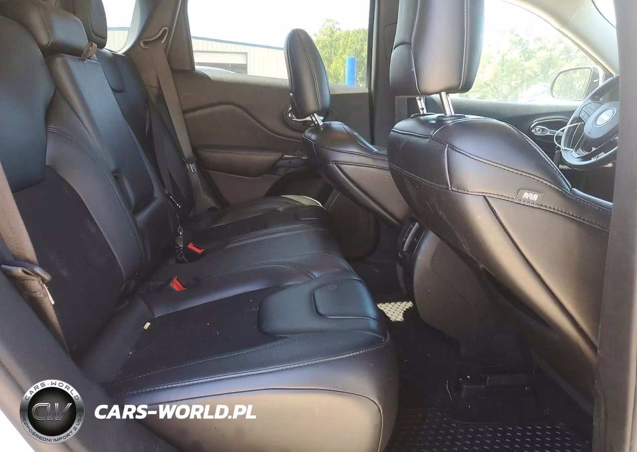 2019 Jeep Cherokee Latitude Plus VIN:1C4PJMLB0KD482335 - 10