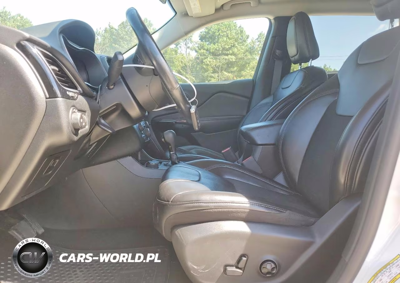2019 Jeep Cherokee Latitude Plus VIN:1C4PJMLB0KD482335 - 7